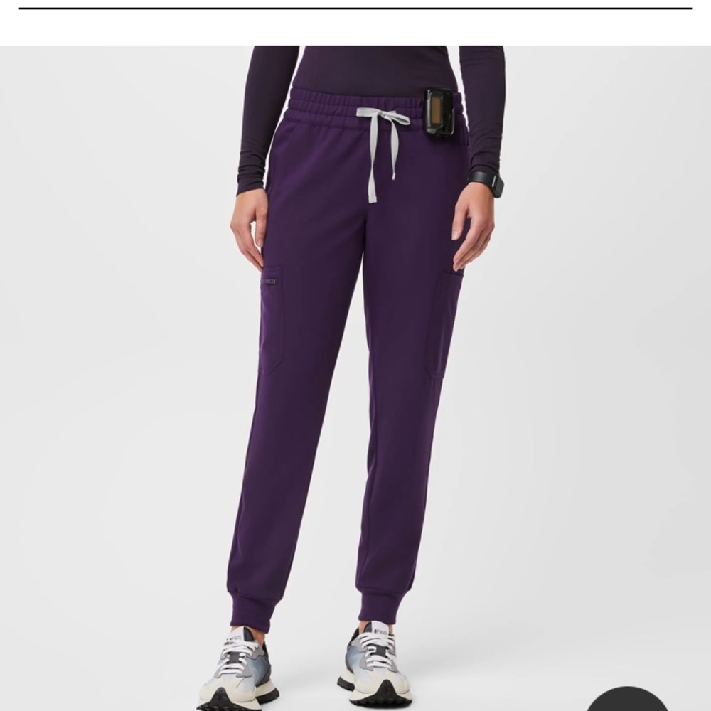 Figs. One pocket Catarina top NWT, Uman relaxed jogger NWOT in purple jam.